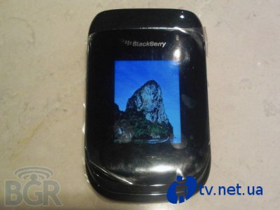 BlackBerry 9670 -   QWERTY   BlackBerry OS 6.0