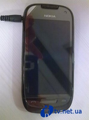 Nokia C7:  