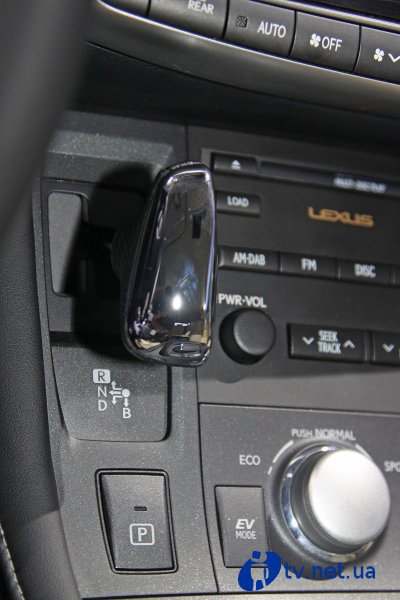 Lexus CT 200h -    -