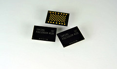 Samsung     64-  - NAND   Toggle DDR 2.0