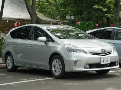 Toyota   Prius Alpha  -   