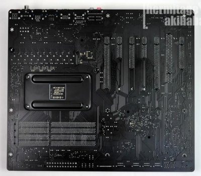    Gigabyte GA-990FXA-UD7 c AM3+