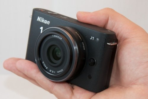 Nikon    V1  J1