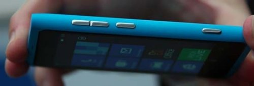   Nokia Lumia 800  710