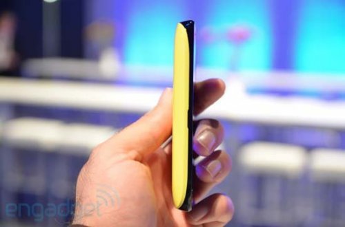   Nokia Lumia 800  710