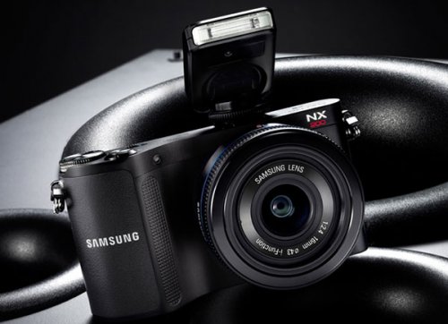      Samsung NX200  MV800