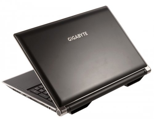   GIGABYTE  15,6" Full HD-