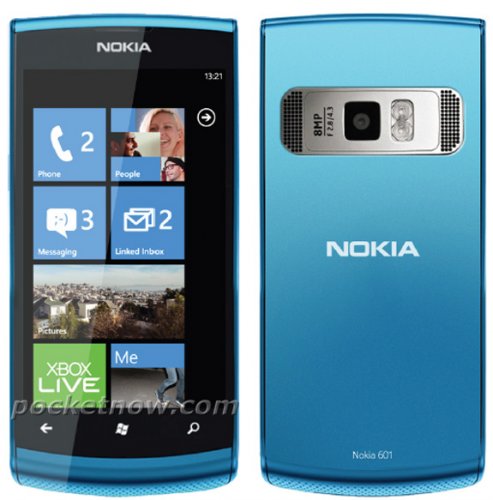 Фото бюджетного смартфона Nokia Lumia 601 на Windows Phone