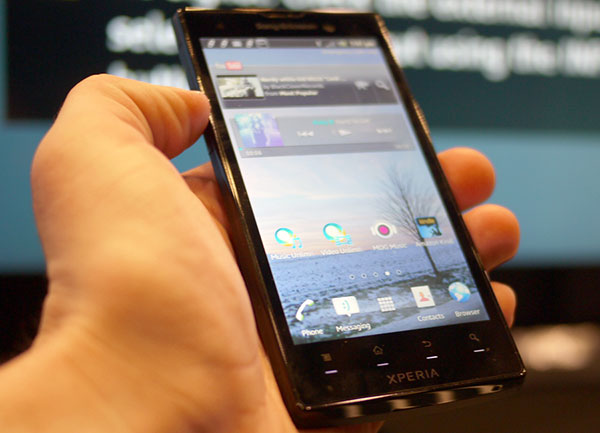CES 2012: AT&T  Sony  2- Xperia ion   LTE