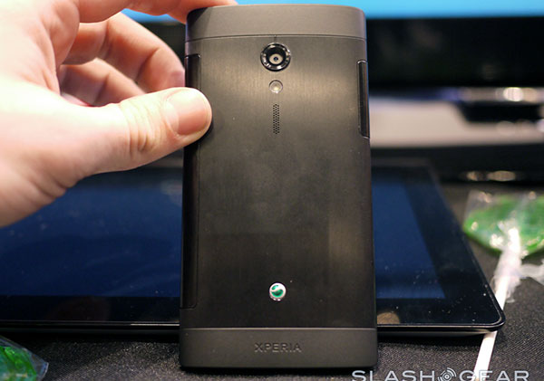 CES 2012: AT&T  Sony  2- Xperia ion   LTE