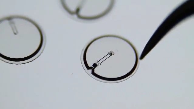«Умные» контактные линзы Microsoft смогут измерять уровень сахара в крови