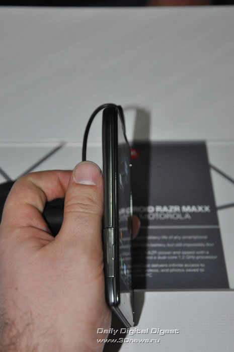 CES 2012:  Motorola DROID RAZR MAXX    3300 