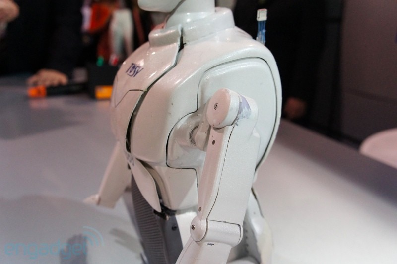 CES 2012: mRobo     TOSY Robotics   