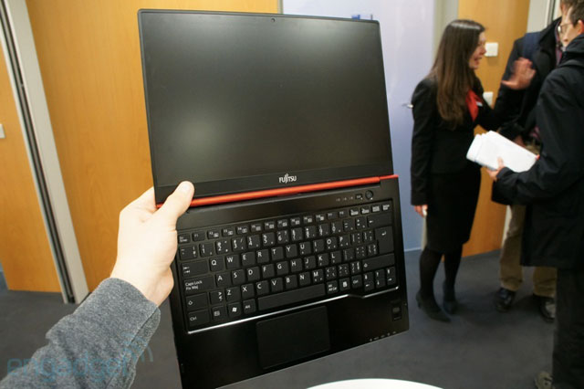 CeBIT 2012: Fujitsu        Lifebook