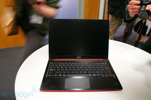 CeBIT 2012: Fujitsu        Lifebook