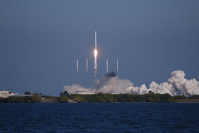    SpaceX Dragon    30 ,    3 