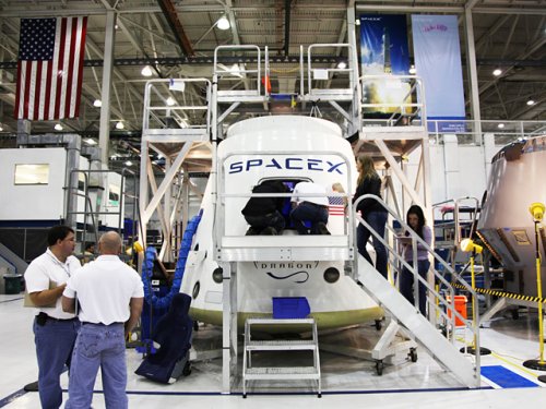    SpaceX Dragon    30 ,    3 