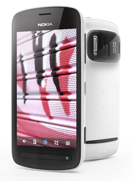 Nokia PureView 808 -    