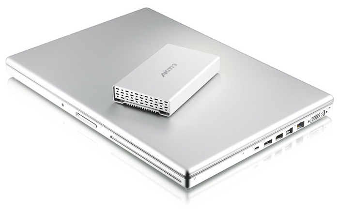 Akitio Neutrino U3+:  HDD-   Apple  USB 3.0