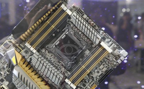   ASUS ZEUS   Intel X79   GPU