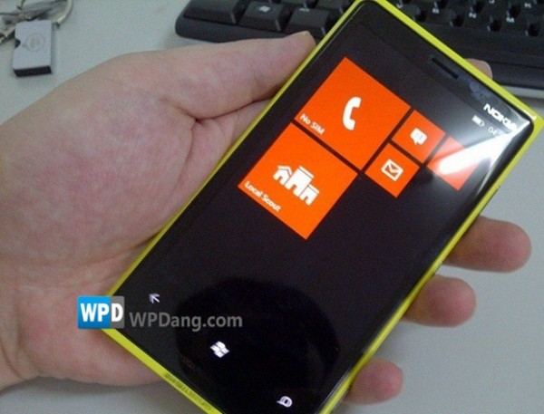    Nokia  Windows Phone 8