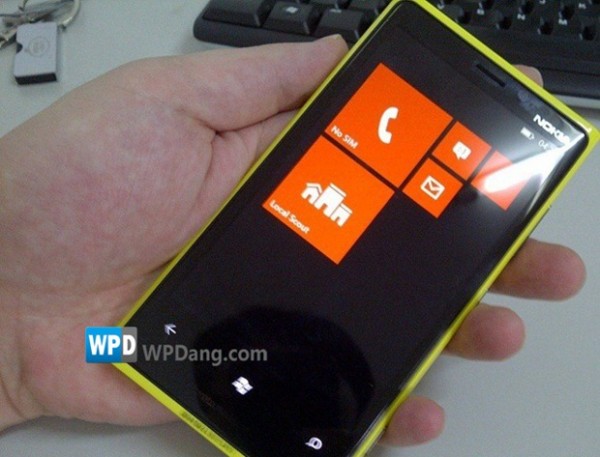   Nokia,   HTC    Windows Phone 8  