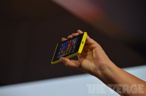 Nokia   Lumia 820  Lumia 920