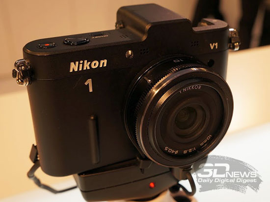   Nikon 1 V2    