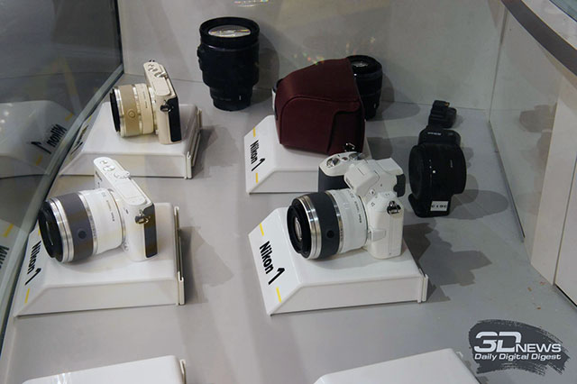 CES 2013: Nikon    J3, S1    