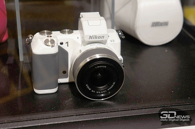 CES 2013: Nikon    J3, S1    