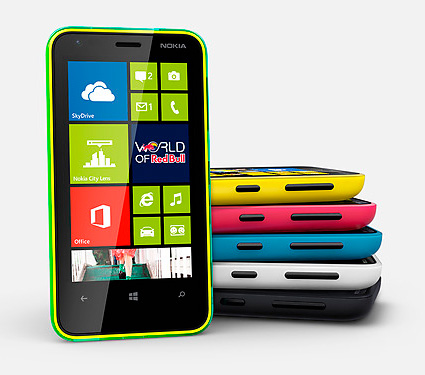 Смартфон Nokia Lumia 620 поступил в продажу в России
