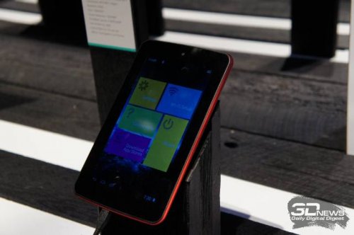 CES 2013: Polaroid  4    Android