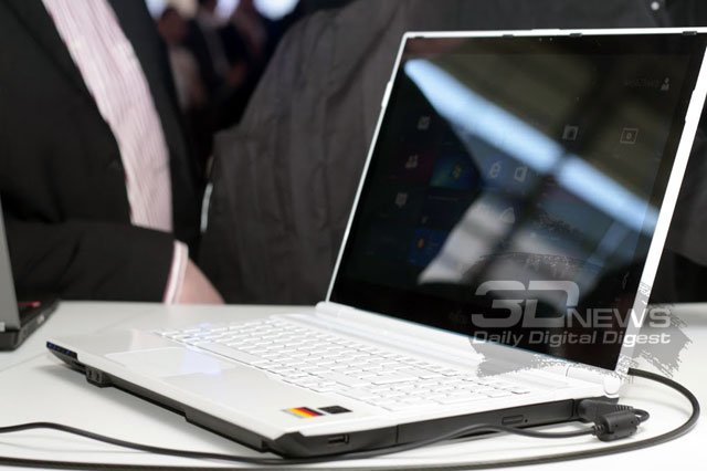 CeBIT 2013:  15,6  Fujitsu Lifebook AH562   