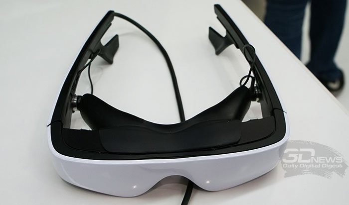 CeBIT 2013:   OLED- Carl Zeiss Cinemizer   Headtracker