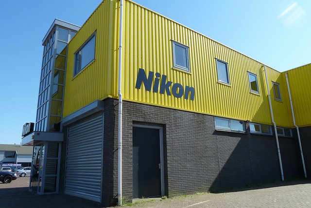Nikon    