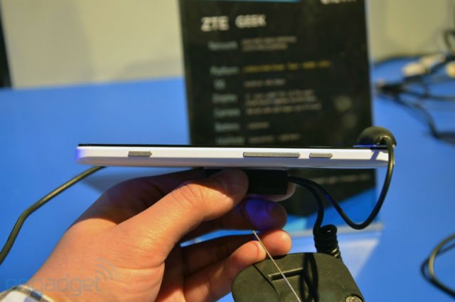 ZTE GEEK    2-  Intel Atom