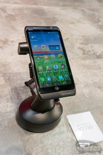 Motorola ,         Android