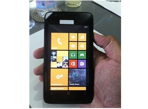 Nokia     Lumia 625  4,7" WVGA-?