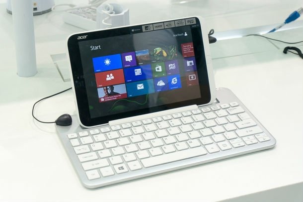 Acer   Iconia W3,    