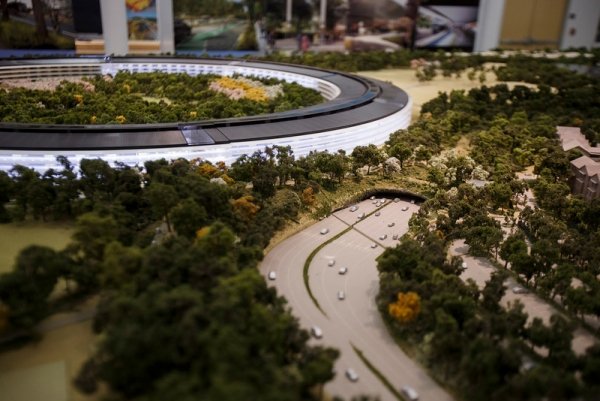 &#61487;     Apple Campus 2