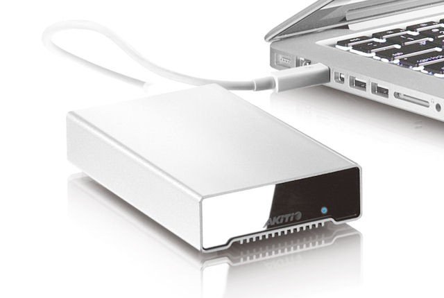 Akitio     SSD-  512     Thunderbolt-