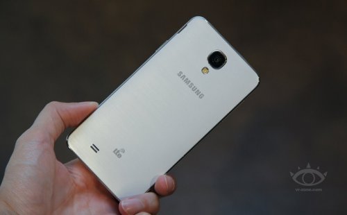 Samsung анонсировала смартфон Galaxy J с 3 Гбайт ОЗУ и чипом Snapdragon 800