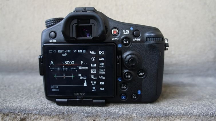 Sony  DSLR- SLT-A77 II  79-  