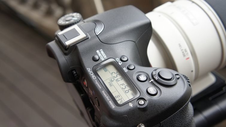 Sony  DSLR- SLT-A77 II  79-  