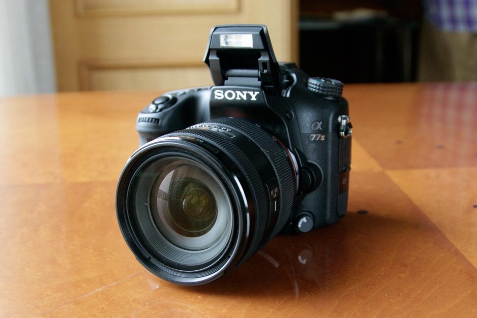 Sony  DSLR- SLT-A77 II  79-  