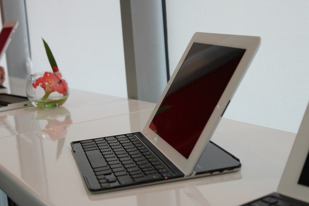  Logitech         Mac, iPad  iPhone